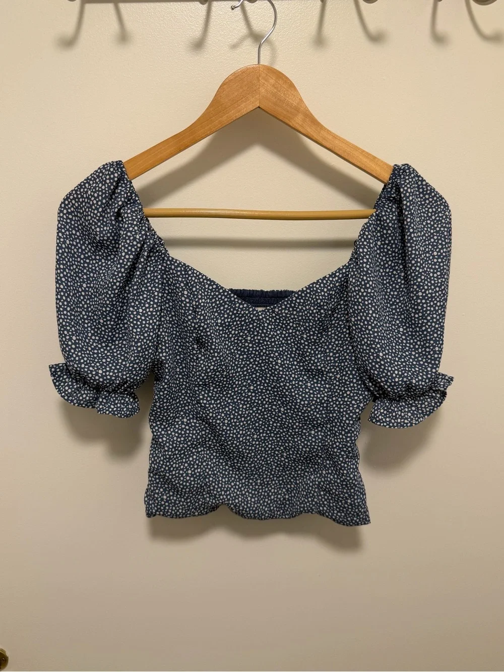 Abercrombie & Fitch Puff-Sleeve Smocked Crop Top Blouse size XS blue